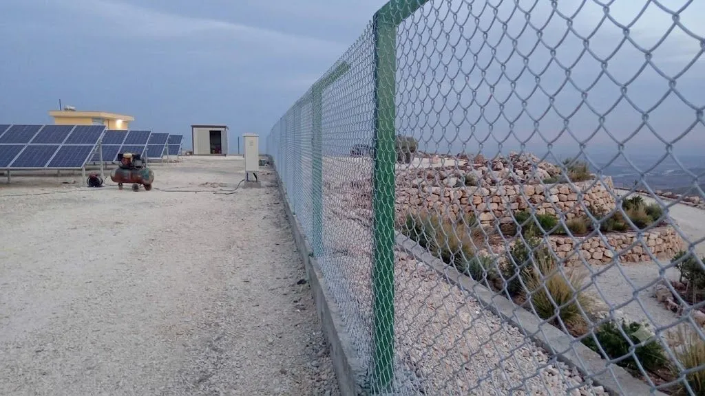 أسوار وشبك لتجمّع سكني