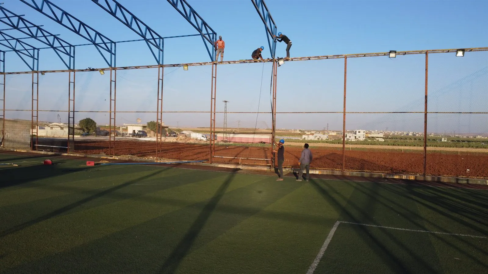 هيكل معدني لتغطية ملعب رياضي — 3